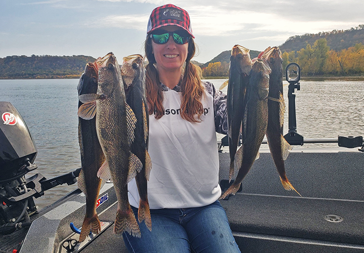 image links to fishing report about fishing on Lake Pepin