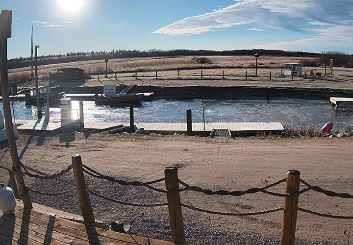 image of ice forning in the harbor at Youngs Bay resort on Lake of the Woods