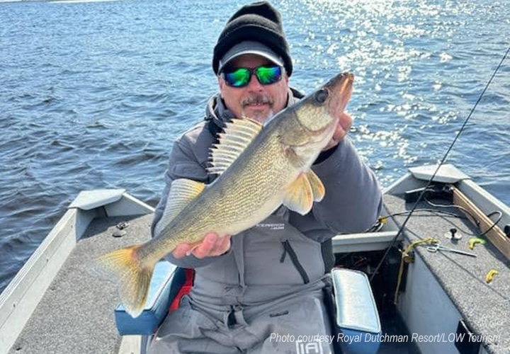 https://www.fishrapper.com/images/2023-fishing-link-hovers/032923-Rainy-River-walleye_Royal-Dutchman-clear.png